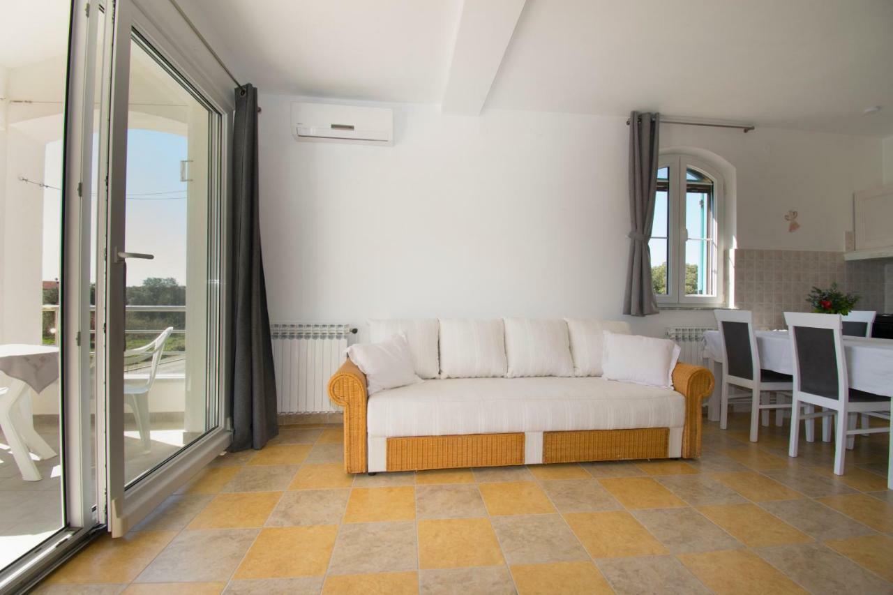 Apartman Mendula Premantura Bagian luar foto