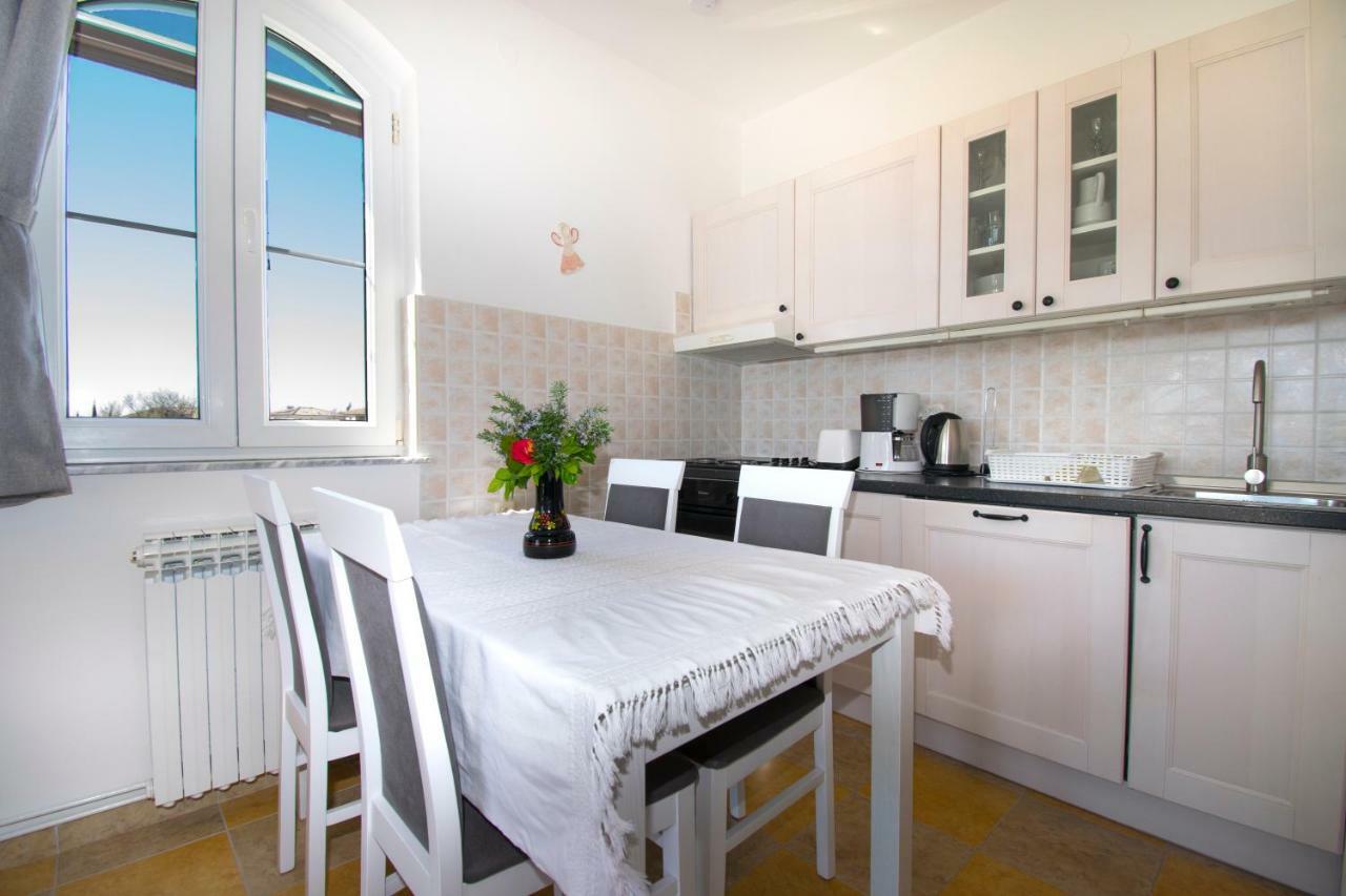 Apartman Mendula Premantura Bagian luar foto
