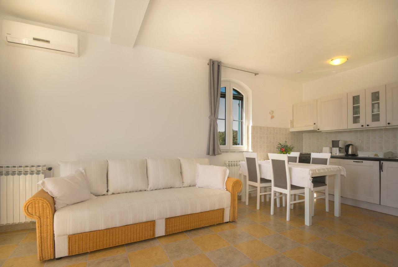 Apartman Mendula Premantura Bagian luar foto